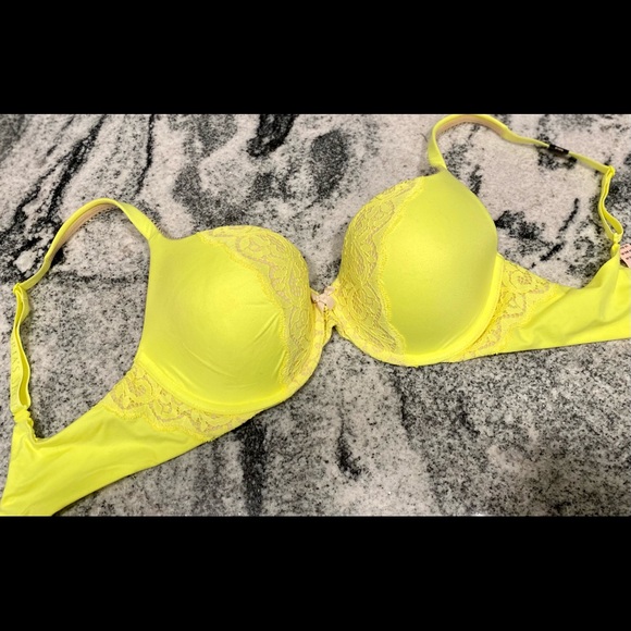Victoria’s Secret 34D bras all new with tags - Picture 2 of 7